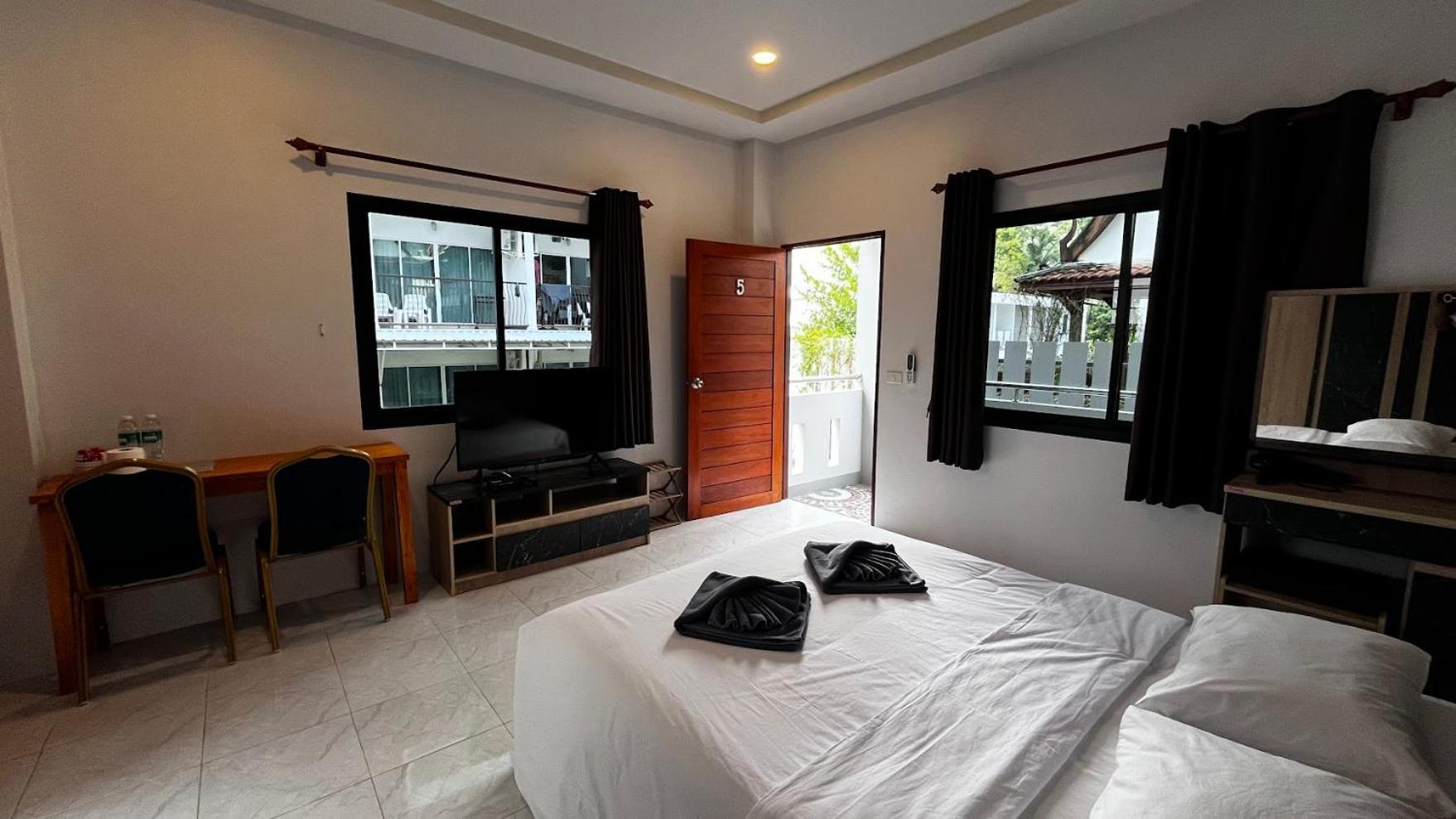 M&N Guesthouse Kata ภายนอก รูปภาพ